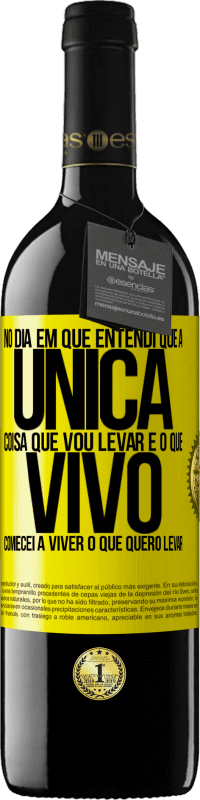 39,95 € Envio grátis | Vinho tinto Edição RED MBE Reserva No dia em que entendi que a única coisa que vou levar é o que vivo, comecei a viver o que quero levar Etiqueta Amarela. Etiqueta personalizável Reserva 12 Meses Colheita 2016 Tempranillo