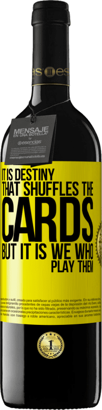 39,95 € | 红酒 RED版 MBE 预订 命运洗牌,但这是我们玩牌 黄色标签. 可自定义的标签 预订 12 个月 收成 2016 Tempranillo