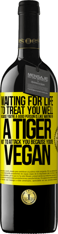 «Ожидание жизни, чтобы относиться к тебе хорошо, потому что ты хороший человек, все равно что ждать, пока тигр не нападет на» Издание RED MBE Бронировать
