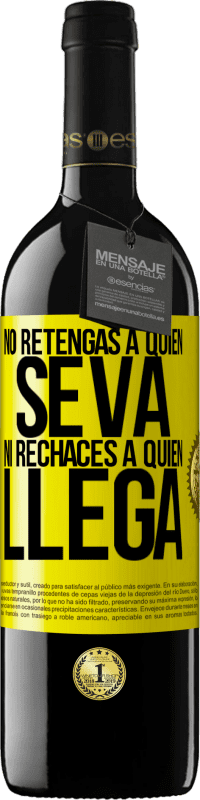 Envío gratis | Vino Tinto Edición RED MBE Reserva No retengas a quien se va, ni rechaces a quien llega Etiqueta Amarilla. Etiqueta personalizable Reserva 12 Meses Cosecha 2014 Tempranillo