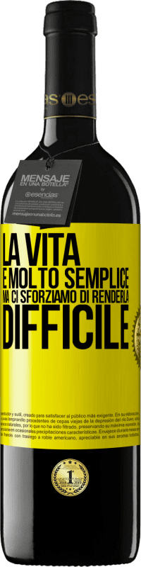 Spedizione Gratuita | Vino rosso Edizione RED MBE Riserva La vita è molto semplice, ma ci sforziamo di renderla difficile Etichetta Gialla. Etichetta personalizzabile Riserva 12 Mesi Raccogliere 2014 Tempranillo