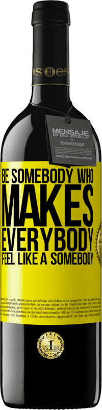 39,95 € 免费送货 | 红酒 RED版 MBE 预订 Be somebody who makes everybody feel like a somebody 黄色标签. 可自定义的标签 预订 12 个月 收成 2014 Tempranillo