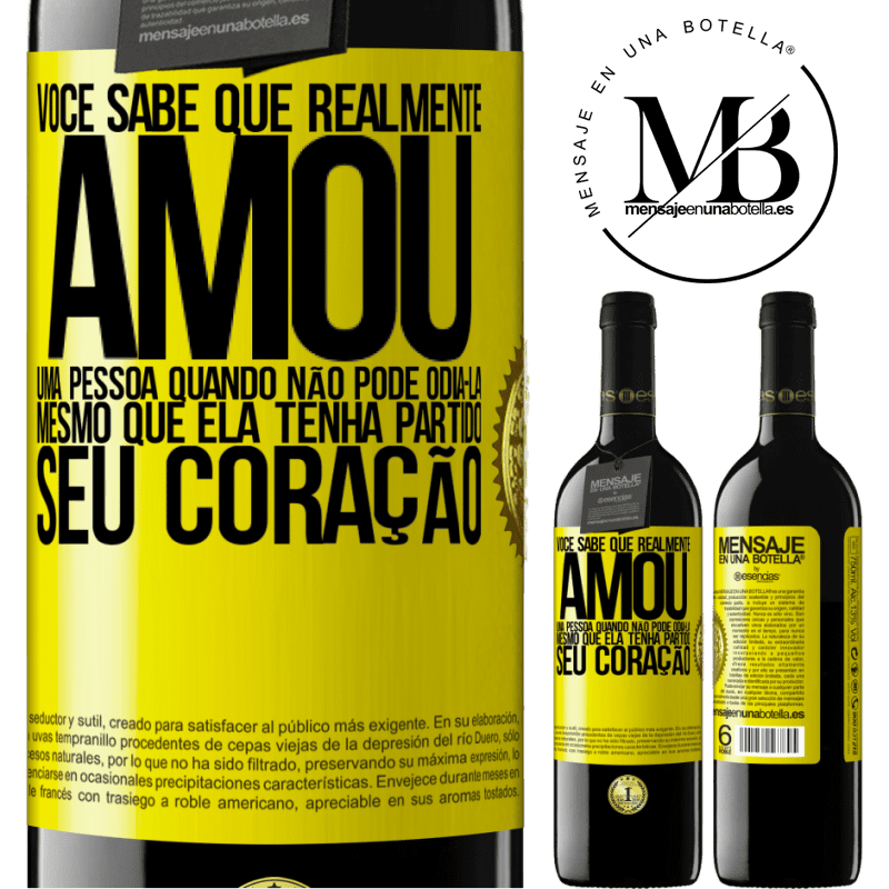 39,95 € Envio grátis | Vinho tinto Edição RED MBE Reserva Você sabe que realmente amou uma pessoa quando não pode odiá-la, mesmo que ela tenha partido seu coração Etiqueta Amarela. Etiqueta personalizável Reserva 12 Meses Colheita 2015 Tempranillo