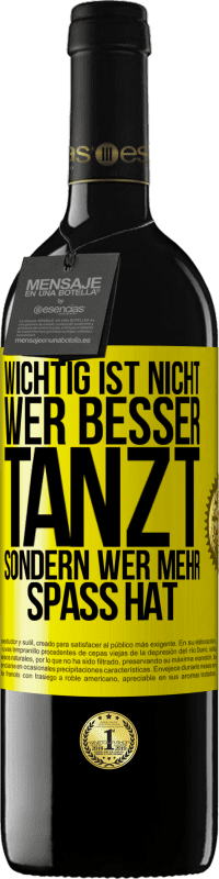 39,95 € Kostenloser Versand | Rotwein RED Ausgabe MBE Reserve Wichtig ist nicht, wer besser tanzt, sondern wer mehr Spaß hat Gelbes Etikett. Anpassbares Etikett Reserve 12 Monate Ernte 2015 Tempranillo