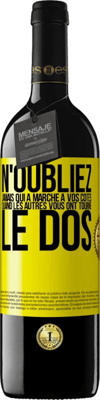 39,95 € | Vin rouge Édition RED MBE Réserve N'oubliez jamais qui a marché à vos côtés quand les autres vous ont tourné le dos Étiquette Jaune. Étiquette personnalisable Réserve 12 Mois Récolte 2015 Tempranillo