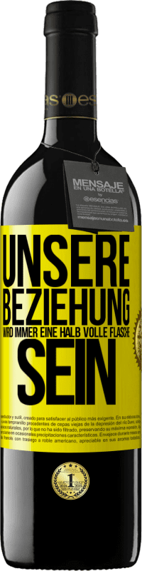 Kostenloser Versand | Rotwein RED Ausgabe MBE Reserve Unsere Beziehung wird immer eine halb volle Flasche sein Gelbes Etikett. Anpassbares Etikett Reserve 12 Monate Ernte 2014 Tempranillo