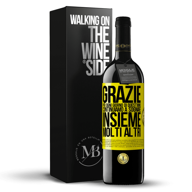 39,95 € Spedizione Gratuita | Vino rosso Edizione RED MBE Riserva Grazie per ogni giorno di quest'anno. Continuiamo a sognare insieme molti altri Etichetta Gialla. Etichetta personalizzabile Riserva 12 Mesi Raccogliere 2015 Tempranillo