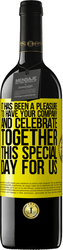 39,95 € | 红酒 RED版 MBE 预订 很高兴有您的公司与我们一起庆祝这一特殊的日子 黄色标签. 可自定义的标签 预订 12 个月 收成 2014 Tempranillo