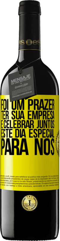 39,95 € | Vinho tinto Edição RED MBE Reserva Foi um prazer ter sua empresa e celebrar juntos este dia especial para nós Etiqueta Amarela. Etiqueta personalizável Reserva 12 Meses Colheita 2014 Tempranillo