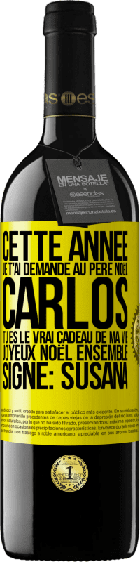 39,95 € | Vin rouge Édition RED MBE Réserve Cette année je t'ai demandé au Père Noël. Carlos tu es le vrai cadeau de ma vie. Joyeux Noël ensemble. Signé: Susana Étiquette Jaune. Étiquette personnalisable Réserve 12 Mois Récolte 2015 Tempranillo