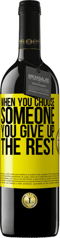39,95 € | 赤ワイン REDエディション MBE 予約する あなたが誰かを選ぶとき、あなたは残りをあきらめます 黄色のラベル. カスタマイズ可能なラベル 予約する 12 月 収穫 2014 Tempranillo