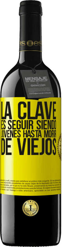 39,95 € Envío gratis | Vino Tinto Edición RED MBE Reserva La clave es seguir siendo jóvenes hasta morir de viejos Etiqueta Amarilla. Etiqueta personalizable Reserva 12 Meses Cosecha 2016 Tempranillo