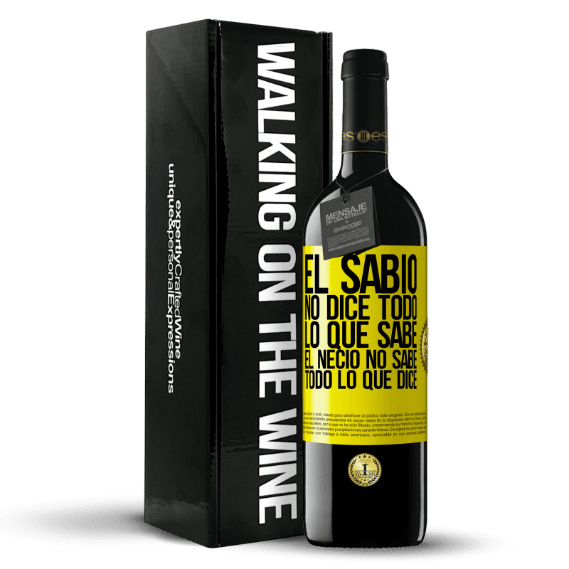 39,95 € Envío gratis | Vino Tinto Edición RED MBE Reserva El sabio no dice todo lo que sabe, el necio no sabe todo lo que dice Etiqueta Amarilla. Etiqueta personalizable Reserva 12 Meses Cosecha 2015 Tempranillo