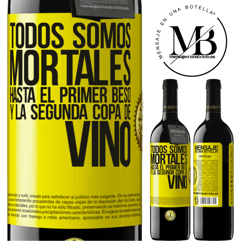 39,95 € Envío gratis | Vino Tinto Edición RED MBE Reserva Todos somos mortales hasta el primer beso y la segunda copa de vino Etiqueta Amarilla. Etiqueta personalizable Reserva 12 Meses Cosecha 2016 Tempranillo