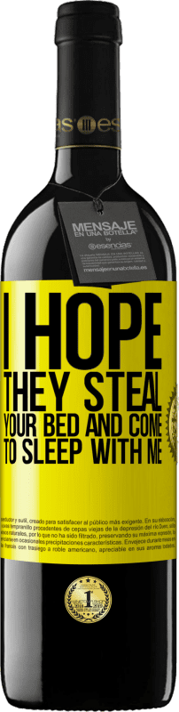39,95 € | 赤ワイン REDエディション MBE 予約する 彼らがあなたのベッドを盗み、私と一緒に寝ることを願っています 黄色のラベル. カスタマイズ可能なラベル 予約する 12 月 収穫 2014 Tempranillo