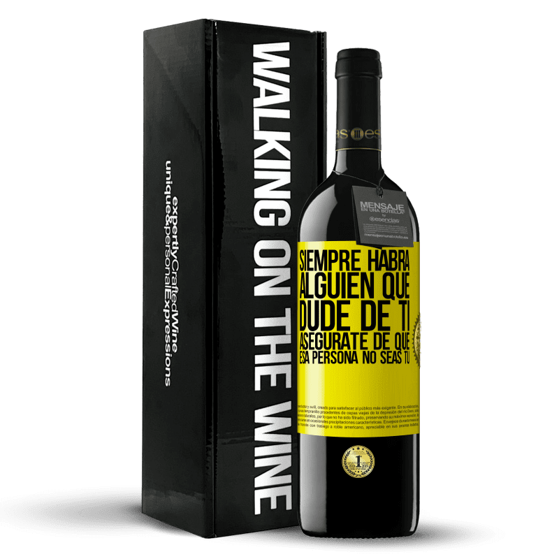 39,95 € Envío gratis | Vino Tinto Edición RED MBE Reserva Siempre habrá alguien que dude de ti. Asegúrate de que esa persona no seas tú Etiqueta Amarilla. Etiqueta personalizable Reserva 12 Meses Cosecha 2016 Tempranillo