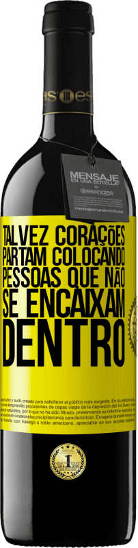 39,95 € | Vinho tinto Edição RED MBE Reserva Talvez corações partam colocando pessoas que não se encaixam dentro Etiqueta Amarela. Etiqueta personalizável Reserva 12 Meses Colheita 2016 Tempranillo