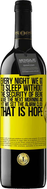 «私たちは毎晩、翌朝生きているという安心感なしに眠りにつくが、それでも目覚まし時計をセットしている。それは希望です» REDエディション MBE 予約する
