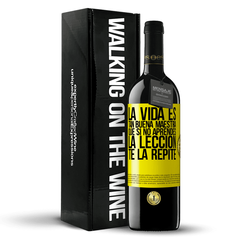 39,95 € Envío gratis | Vino Tinto Edición RED MBE Reserva La vida es tan buena maestra que si no aprendes la lección, te la repite Etiqueta Amarilla. Etiqueta personalizable Reserva 12 Meses Cosecha 2015 Tempranillo