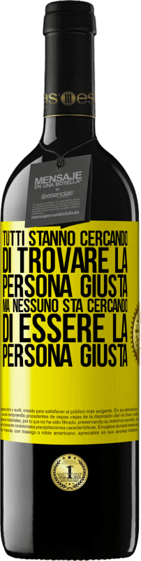 Spedizione Gratuita | Vino rosso Edizione RED MBE Riserva Tutti stanno cercando di trovare la persona giusta. Ma nessuno sta cercando di essere la persona giusta Etichetta Gialla. Etichetta personalizzabile Riserva 12 Mesi Raccogliere 2014 Tempranillo