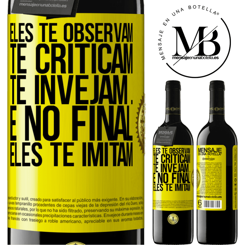 39,95 € Envio grátis | Vinho tinto Edição RED MBE Reserva Eles te observam, te criticam, te invejam ... e no final, eles te imitam Etiqueta Amarela. Etiqueta personalizável Reserva 12 Meses Colheita 2016 Tempranillo