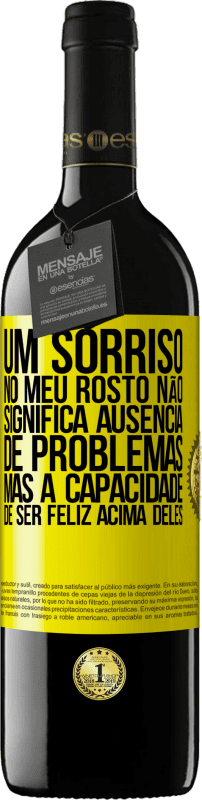 39,95 € | Vinho tinto Edição RED MBE Reserva Um sorriso no meu rosto não significa ausência de problemas, mas a capacidade de ser feliz acima deles Etiqueta Amarela. Etiqueta personalizável Reserva 12 Meses Colheita 2015 Tempranillo