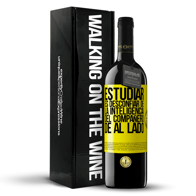 39,95 € Envío gratis | Vino Tinto Edición RED MBE Reserva Estudiar es desconfiar de la inteligencia del compañero de al lado Etiqueta Amarilla. Etiqueta personalizable Reserva 12 Meses Cosecha 2016 Tempranillo