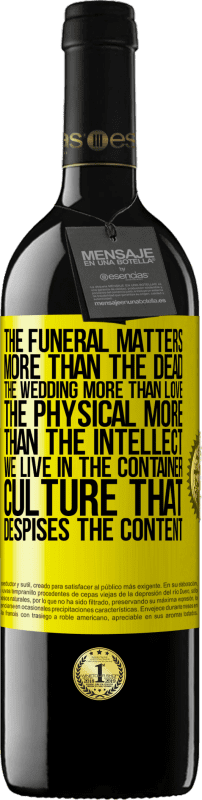 39,95 € Free Shipping | Red Wine RED Edition MBE Reserve The funeral matters more than the dead, the wedding more than love, the physical more than the intellect. We live in the Yellow Label. Customizable label Reserve 12 Months Harvest 2015 Tempranillo