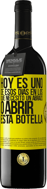 39,95 € | Vino Tinto Edición RED MBE Reserva Hoy es uno de esos días en los que necesito un abrazo, o abrir esta botella Etiqueta Amarilla. Etiqueta personalizable Reserva 12 Meses Cosecha 2016 Tempranillo