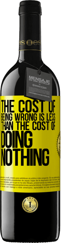 39,95 € Бесплатная доставка | Красное вино Издание RED MBE Бронировать Стоимость того, чтобы быть неправым, меньше, чем стоимость бездействия Желтая этикетка. Настраиваемая этикетка Бронировать 12 Месяцы Урожай 2016 Tempranillo