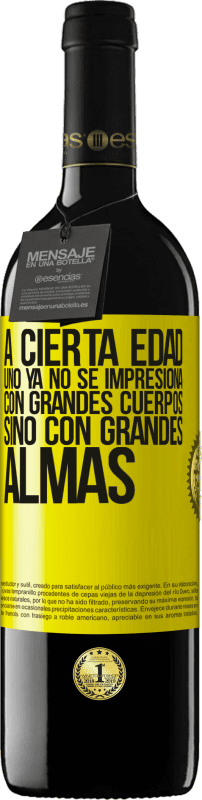 39,95 € | Vino Tinto Edición RED MBE Reserva A cierta edad uno ya no se impresiona con grandes cuerpos, sino con grandes almas Etiqueta Amarilla. Etiqueta personalizable Reserva 12 Meses Cosecha 2016 Tempranillo