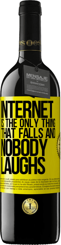 39,95 € Бесплатная доставка | Красное вино Издание RED MBE Бронировать Интернет - единственное, что падает, и никто не смеется Желтая этикетка. Настраиваемая этикетка Бронировать 12 Месяцы Урожай 2016 Tempranillo