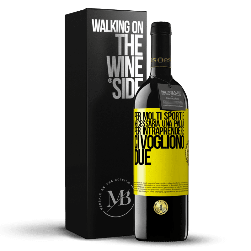 39,95 € Spedizione Gratuita | Vino rosso Edizione RED MBE Riserva Per molti sport è necessaria una palla. Per intraprendere, ci vogliono due Etichetta Gialla. Etichetta personalizzabile Riserva 12 Mesi Raccogliere 2016 Tempranillo