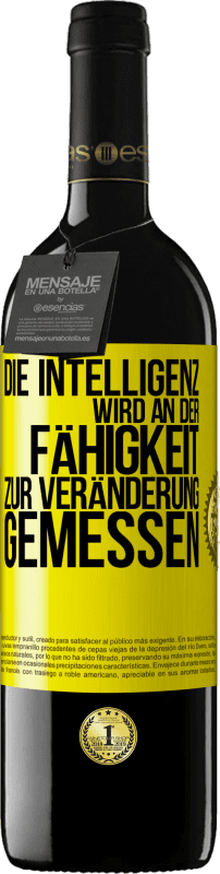 Kostenloser Versand | Rotwein RED Ausgabe MBE Reserve Die Intelligenz wird an der Fähigkeit zur Veränderung gemessen Gelbes Etikett. Anpassbares Etikett Reserve 12 Monate Ernte 2014 Tempranillo