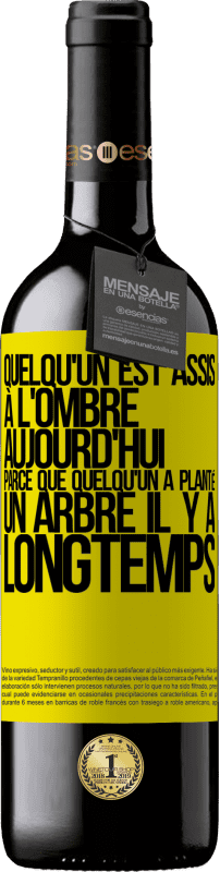 39,95 € | Vin rouge Édition RED MBE Réserve Quelqu'un est assis à l'ombre aujourd'hui, parce que quelqu'un a planté un arbre il y a longtemps Étiquette Jaune. Étiquette personnalisable Réserve 12 Mois Récolte 2015 Tempranillo