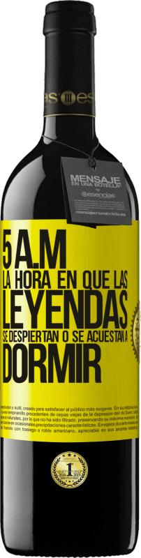 39,95 € | Vino Tinto Edición RED MBE Reserva 5 A.M. La hora en que las leyendas se despiertan o se acuestan a dormir Etiqueta Amarilla. Etiqueta personalizable Reserva 12 Meses Cosecha 2016 Tempranillo