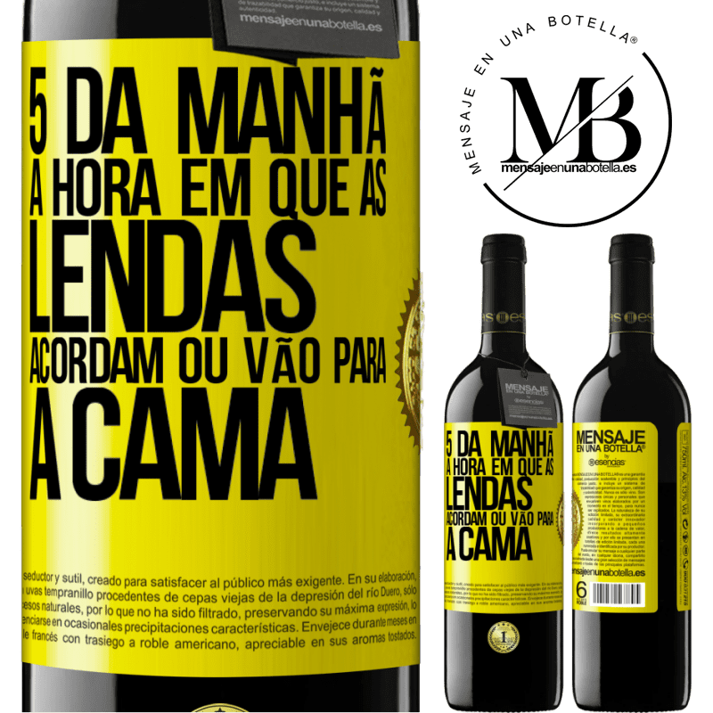 39,95 € Envio grátis | Vinho tinto Edição RED MBE Reserva 5 da manhã A hora em que as lendas acordam ou vão para a cama Etiqueta Amarela. Etiqueta personalizável Reserva 12 Meses Colheita 2015 Tempranillo