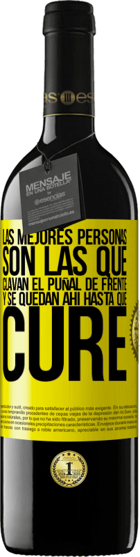 39,95 € | Vino Tinto Edición RED MBE Reserva Las mejores personas son las que clavan el puñal de frente y se quedan ahí hasta que cure Etiqueta Amarilla. Etiqueta personalizable Reserva 12 Meses Cosecha 2016 Tempranillo