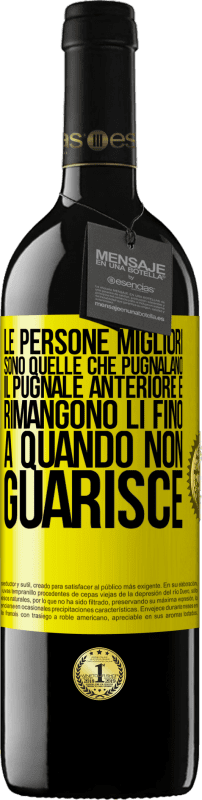 39,95 € | Vino rosso Edizione RED MBE Riserva Le persone migliori sono quelle che pugnalano il pugnale anteriore e rimangono lì fino a quando non guarisce Etichetta Gialla. Etichetta personalizzabile Riserva 12 Mesi Raccogliere 2015 Tempranillo