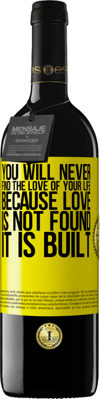 «Вы никогда не найдете любовь своей жизни. Потому что любовь не найдена, она построена» Издание RED MBE Бронировать