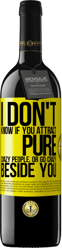 39,95 € 免费送货 | 红酒 RED版 MBE 预订 我不知道你是吸引纯粹的疯子还是在你旁边发疯 黄色标签. 可自定义的标签 预订 12 个月 收成 2016 Tempranillo