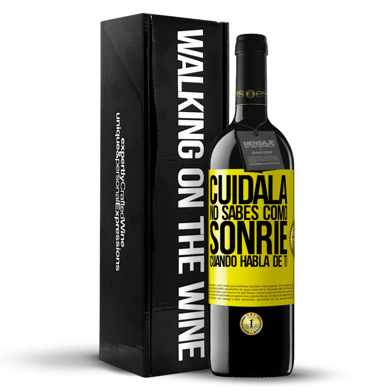 39,95 € Envío gratis | Vino Tinto Edición RED MBE Reserva Cuidala. No sabes cómo sonríe cuando habla de ti Etiqueta Amarilla. Etiqueta personalizable Reserva 12 Meses Cosecha 2015 Tempranillo