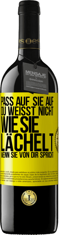 39,95 € | Rotwein RED Ausgabe MBE Reserve Pass auf sie auf. Du weißt nicht, wie sie lächelt, wenn sie von dir spricht Gelbes Etikett. Anpassbares Etikett Reserve 12 Monate Ernte 2014 Tempranillo