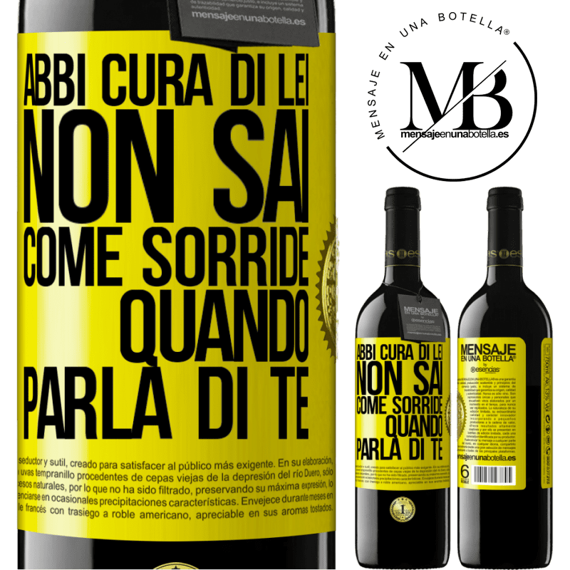 39,95 € Spedizione Gratuita | Vino rosso Edizione RED MBE Riserva Abbi cura di lei. Non sai come sorride quando parla di te Etichetta Gialla. Etichetta personalizzabile Riserva 12 Mesi Raccogliere 2015 Tempranillo