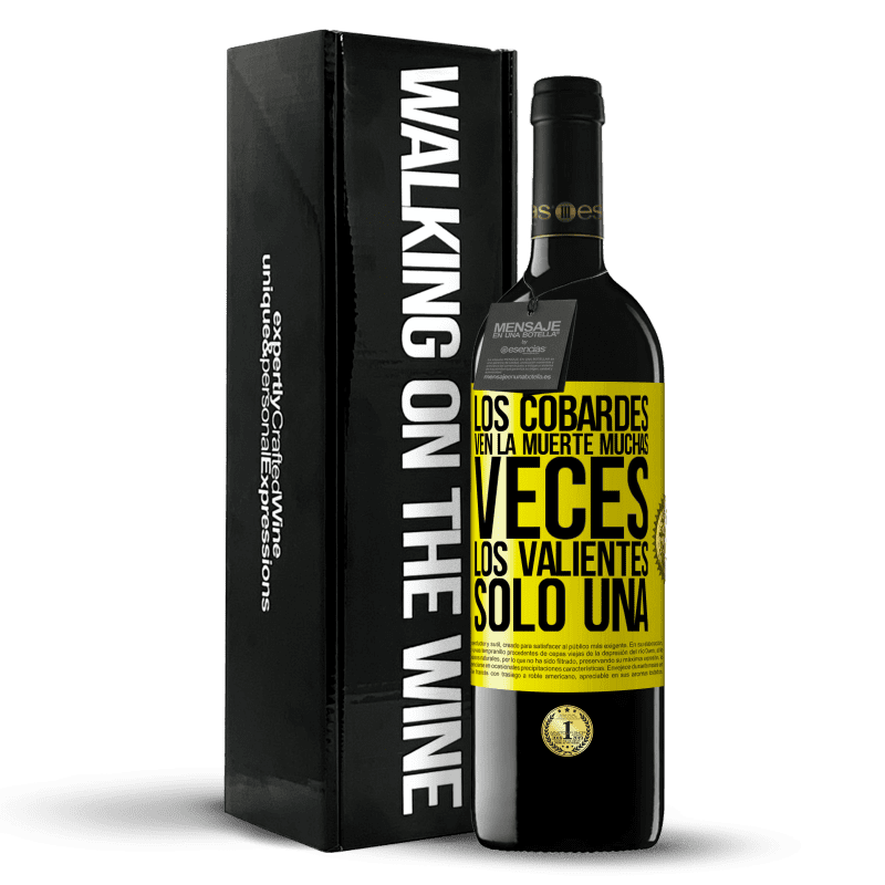 39,95 € Envío gratis | Vino Tinto Edición RED MBE Reserva Los cobardes ven la muerte muchas veces. Los valientes sólo una Etiqueta Amarilla. Etiqueta personalizable Reserva 12 Meses Cosecha 2015 Tempranillo