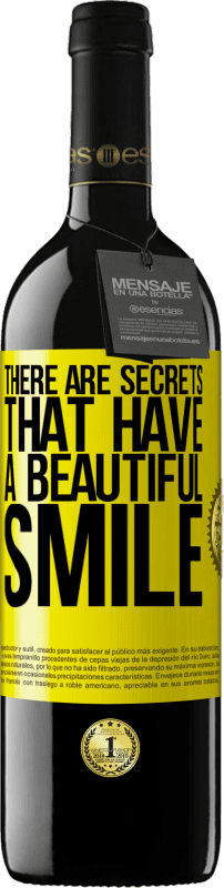 39,95 € | 红酒 RED版 MBE 预订 有些秘密有美丽的笑容 黄色标签. 可自定义的标签 预订 12 个月 收成 2014 Tempranillo