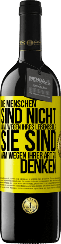 39,95 € Kostenloser Versand | Rotwein RED Ausgabe MBE Reserve Die Menschen sind nicht arm, wegen ihres Lebensstils, sie sind arm, wegen ihrer Art zu denken Gelbes Etikett. Anpassbares Etikett Reserve 12 Monate Ernte 2016 Tempranillo