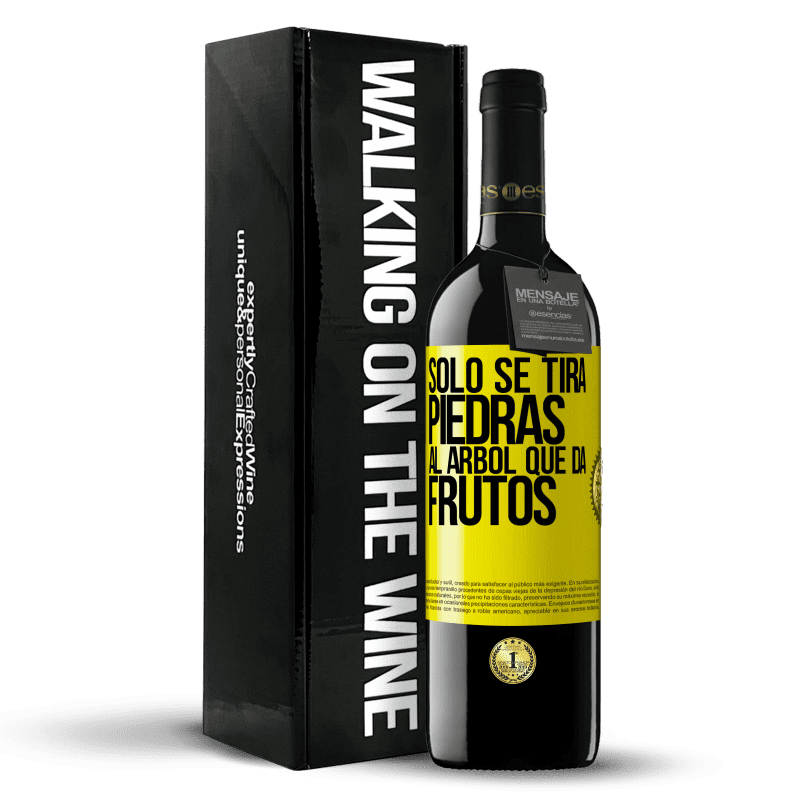 39,95 € Envío gratis | Vino Tinto Edición RED MBE Reserva Sólo se tira piedras al árbol que da frutos Etiqueta Amarilla. Etiqueta personalizable Reserva 12 Meses Cosecha 2016 Tempranillo