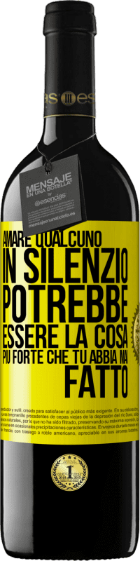 39,95 € | Vino rosso Edizione RED MBE Riserva Amare qualcuno in silenzio potrebbe essere la cosa più forte che tu abbia mai fatto Etichetta Gialla. Etichetta personalizzabile Riserva 12 Mesi Raccogliere 2015 Tempranillo