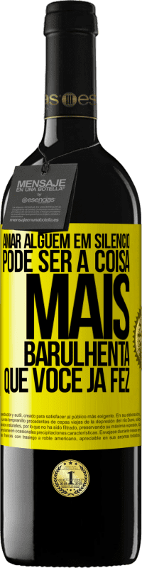 39,95 € | Vinho tinto Edição RED MBE Reserva Amar alguém em silêncio pode ser a coisa mais barulhenta que você já fez Etiqueta Amarela. Etiqueta personalizável Reserva 12 Meses Colheita 2016 Tempranillo